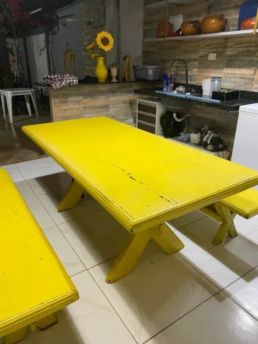 Mesa Rústica de Madeira com 2 Bancos 