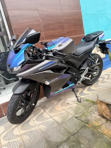 Vendo yamaha R15 zerada 2025 com 932 km