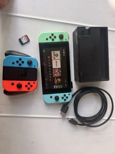Nintendo Switch V1 Desbloqueável + 4 Controles + FIFA 23 - Impecável