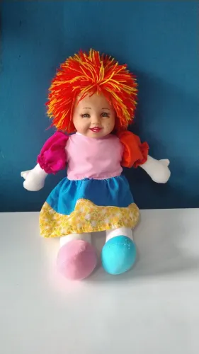 Boneca Emília de pano