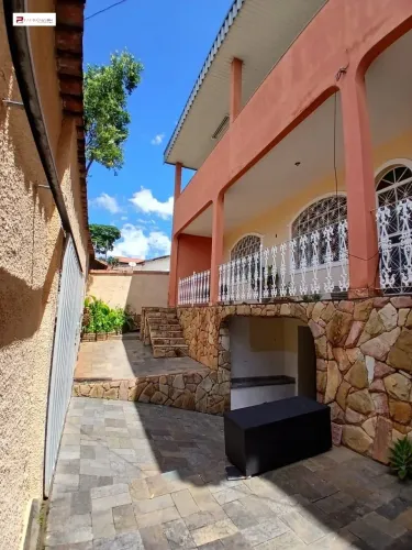 CASA 4 QUARTOS 2 VAGAS BAIRRO ETELVINA CARNEIRO