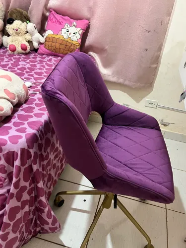 ? Cadeira Giratória em Veludo Roxo com Base Dourada - Luxuosa e Confortável