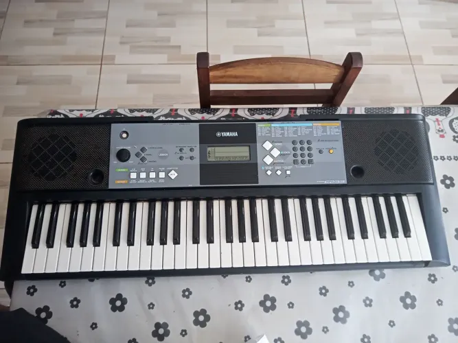 Teclado Yamaha psr e 233