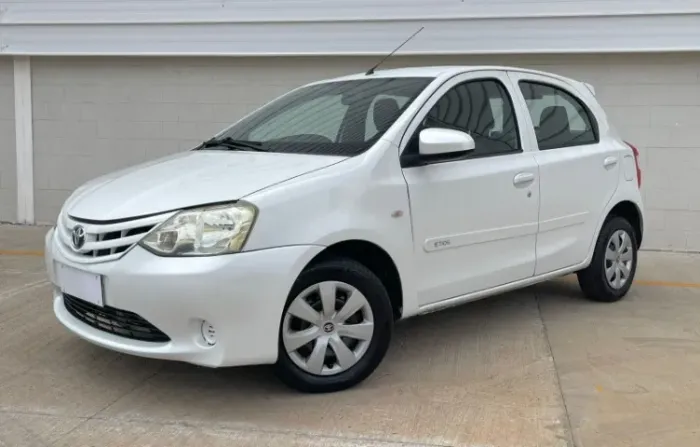 Toyota Etios X 1.3 Flex 16V 5P Mec. 2015