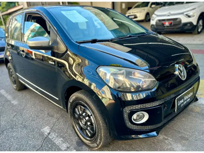 Volkswagen Up! Black/white/red I Motion 1.0 Flex 5P 2015