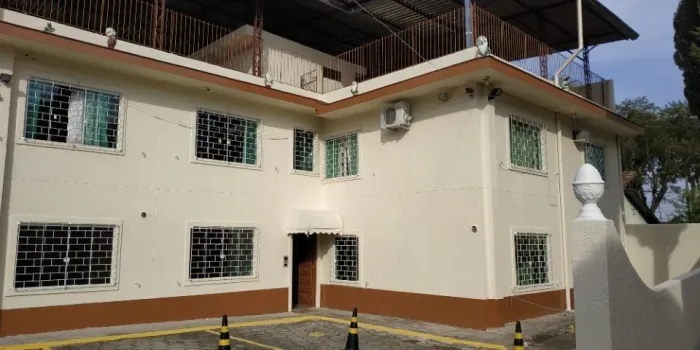 Vende apto. Bacacheri atrás Banco do Brasil