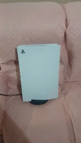 PS5 vendo ou troco por moto documentada, acompanha 3 jogos, 2 controles e a caixa