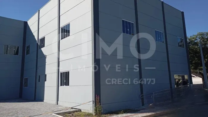 Galpão Novo para Locação 750m² com Pé Direito de 8m na Blumenau | Bairro