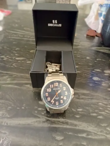 Relógio seculus semi novo