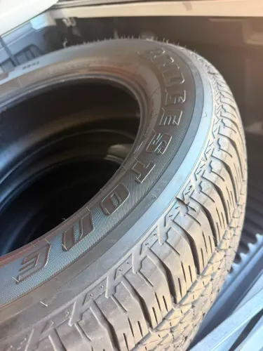 Pneus originais Hilux