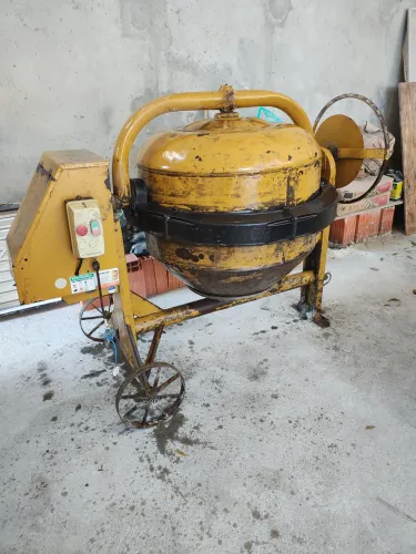 Betoneira 400 litros usada, 220, completa, funcionamento perfeito - Mata Fria - Mairiporã