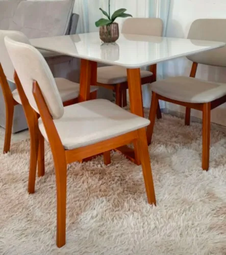Mesa de jantar + 4 cadeiras - Madeira Maciça