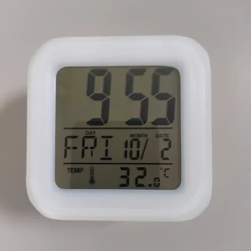 Relógio Digital de Mesa Cúbico com Despertador, Termómetro e Luz LED (7 Cores)