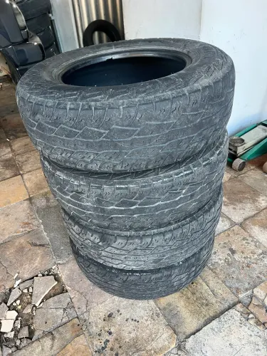 Pneus AT 235 70 R16