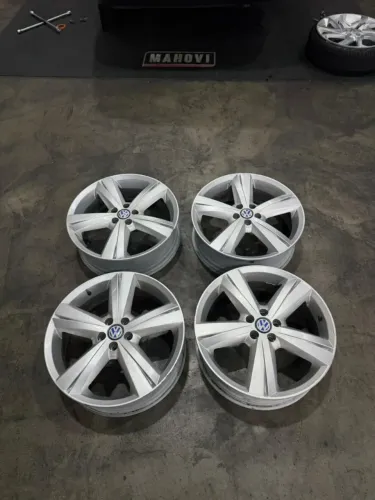 Rodas aro 18x6 5x100 fusca tsi zeradinhas 