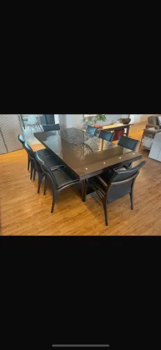 Mesa de jantar marca Ton Sur Ton