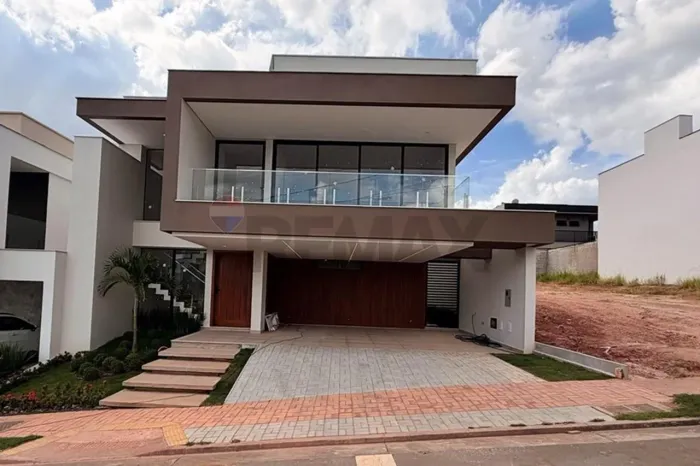 Casa de Alto Padrão com 3 Suítes no Condomínio Estrela Alta