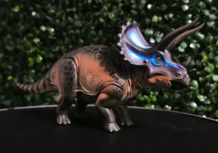 TRICERATOPS - Dinossauro Colecionável