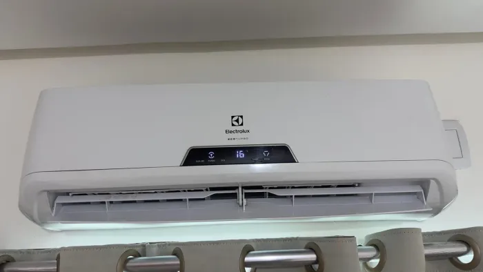 Ar-Condicionado Electrolux EcoTurbo 9.000 BTUs Completo - 220V