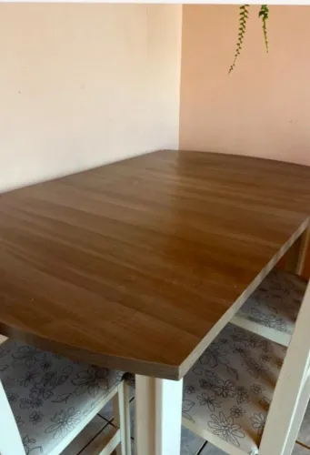 Mesa com 5 cadeiras