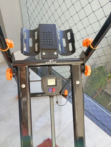 Simulador de elíptico para atividade física