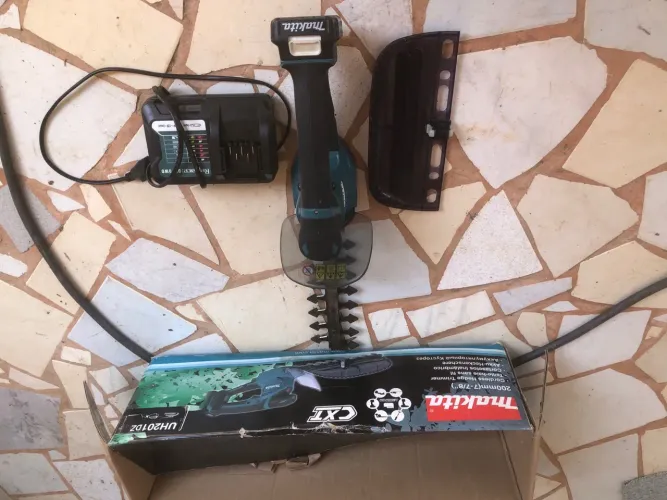 Vendo cortador de grama a bateria makita