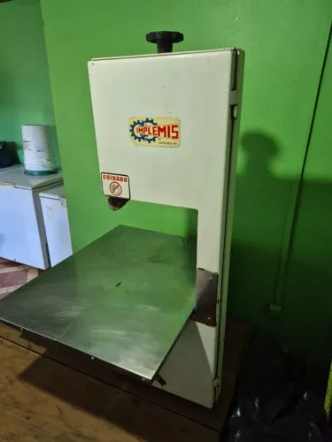 Serra Fita para Carne Profissional Funcionando Perfeitamente