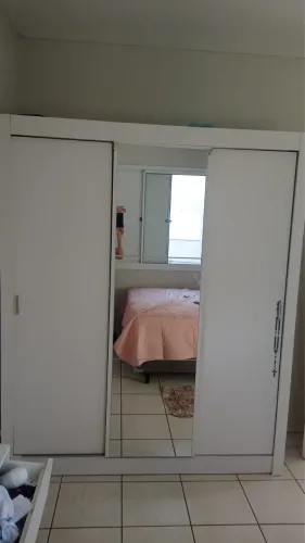 Guarda roupa espelhado