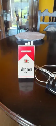 Antigo telefone maço Marlboro