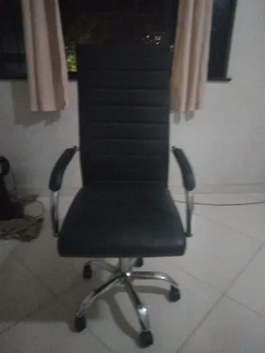 Vende-se uma cadeira de escritório