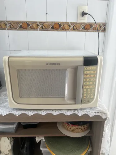 Micro-ondas Electrolux funcionando - preço para vender rápido