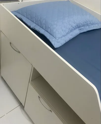 ? Cama Planejada com Mesa e Nichos