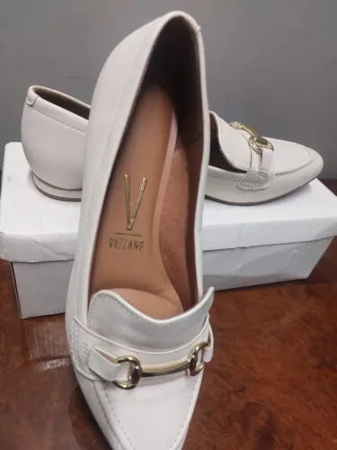 mocassim vizzano beje com dourado - tam 37