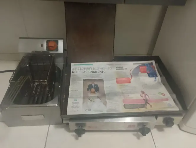 Vende-se uma chapa e uma fritadeira interessada é só chamar