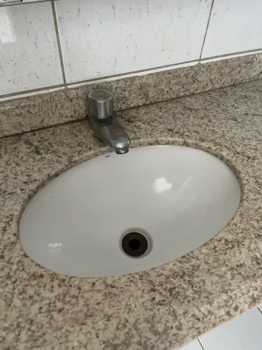 bancada de granito com pia embutida
