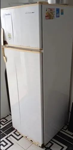 Doação de sofá e geladeira em bom estado