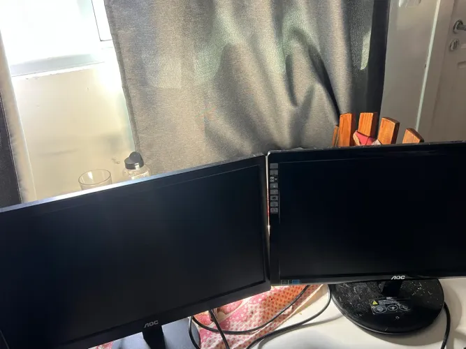 2 monitores aoc 1 cm linha