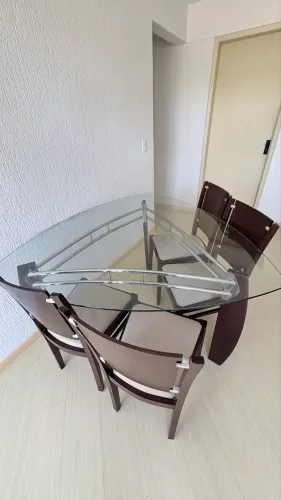 Mesa de Jantar com Tampo de Vidro + 4 Cadeiras - Excelente Estado