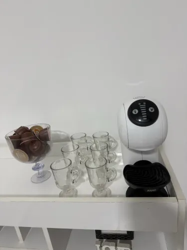 Cafeteira com xícaras