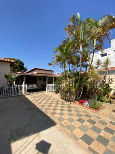 Vende se casa bairro Maracanã Lote 300 m2 de 3 quartos