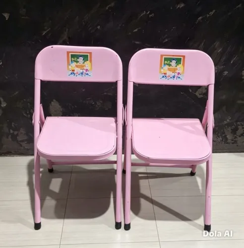 Cadeiras de ferro infantil. Rosa