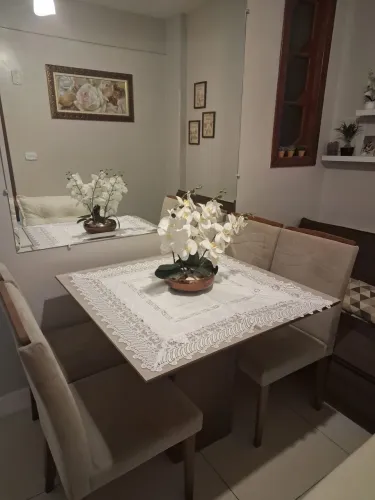 Mesa com 4 cadeiras