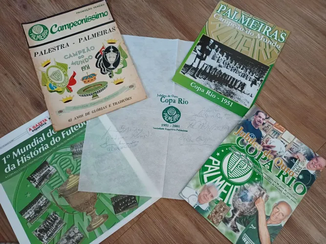 4 Revistas do Palmeiras, Primeiro Campeão Mundial de Clubes, com 8 autógrafos dos campeões