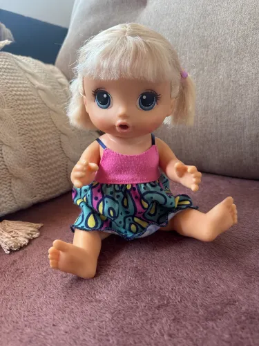 Baby Alive adora comer macarrão, chama papai e mamãe