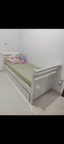 Cama solteirão com cama auxiliar