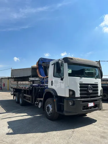 VW 26.280 2017 com Munck Palfinger MD43607 - 58.000 km - Único Dono
