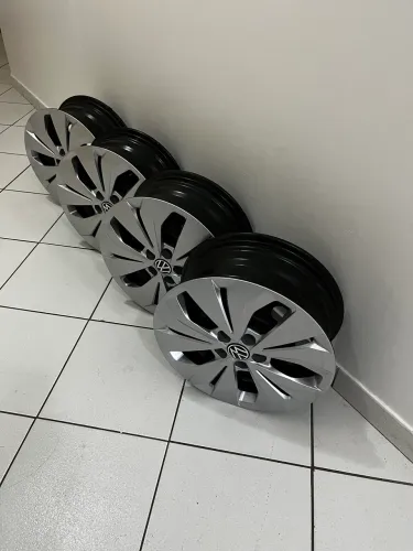 Rodas ferro aro 16, Com Calotas VW original novas , 390,00 reais