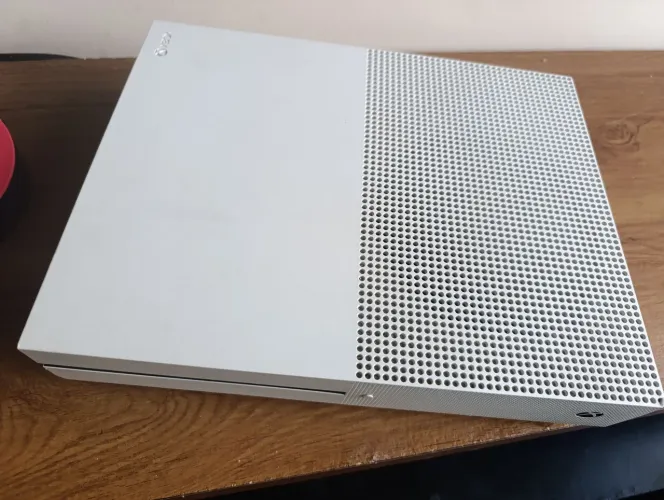 Xbox one slim