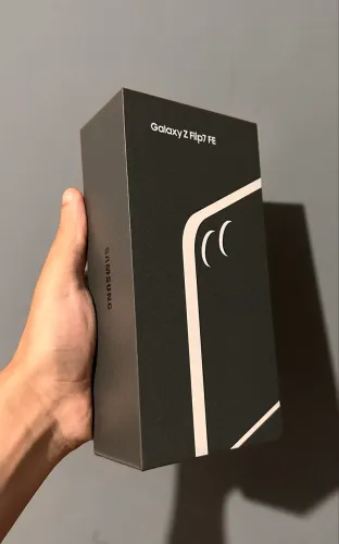 Samsung Galaxy Z Flip7 FE 128GB 8GB RAM Tela 6,7" AI Preto