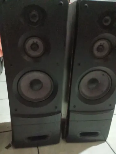 Caixa com  3 alto falante